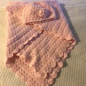 Crochet baby blanket and bonnet set